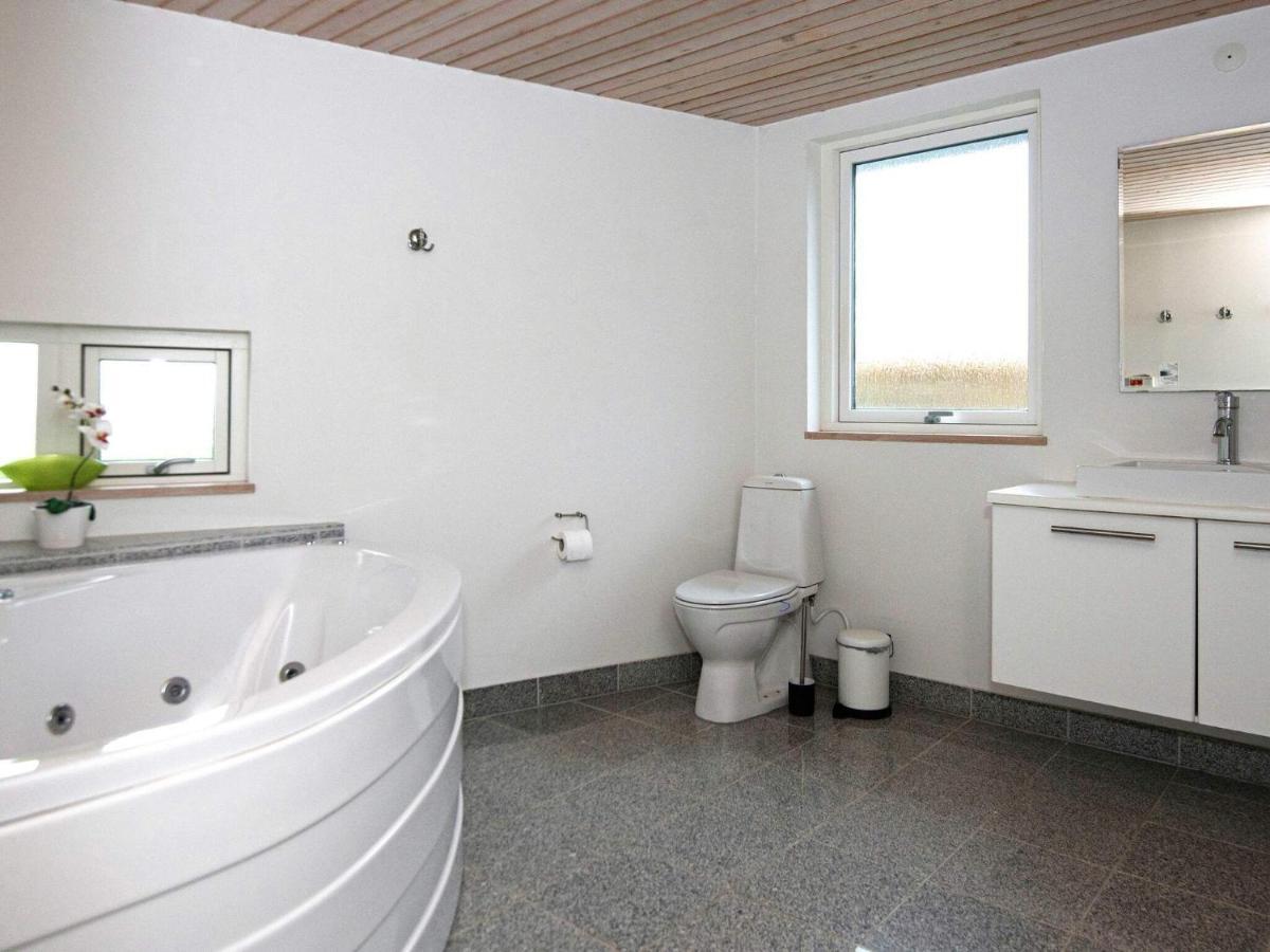 8 Person Holiday Home In Ebeltoft Exterior foto